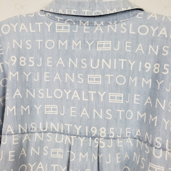 TOMMY JEANS Chambray All Over Logo Print Button Down Shirt Sz M Oversized Fit - Picture 7 of 9